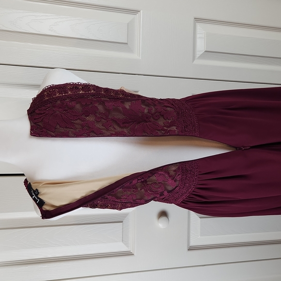 Lulu's M Formal or Semiformal Gown beautiful burgundy color lace overlay top - Picture 5 of 13